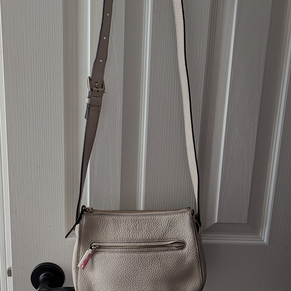 kate spade Handbags - Kate Spade Cream Crossbody Bag
